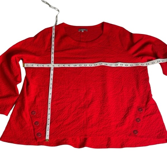 Habitat Crinkle Crepe Solid Side Button Pullover in Apple - Picture 8 of 8